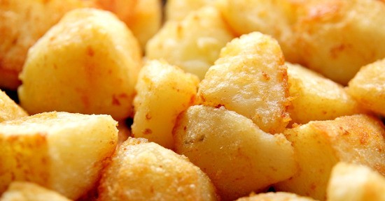 Lo scorfano al forno con patate è una ricetta veloce e gustosa.