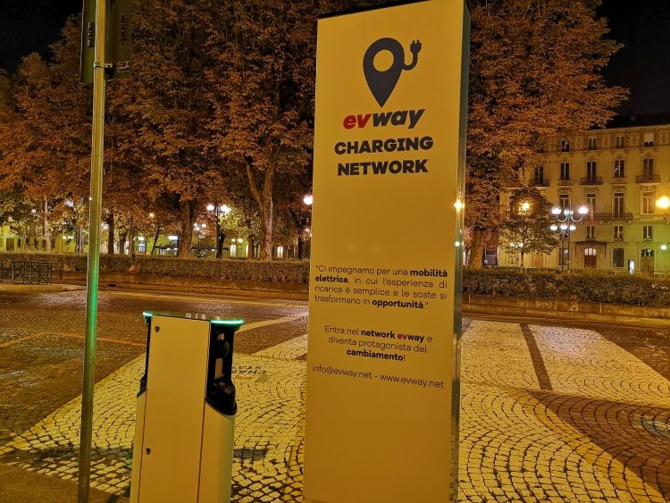 Auto elettriche accordo tra evway ed Enel X per 2.000 colonnine