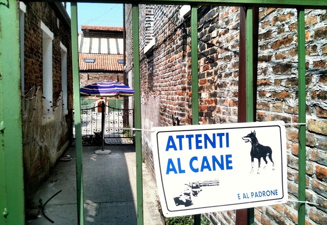 Il cartello Attenti al cane non esonera i proprietari dalle proprie  responsabilità - Petsblog