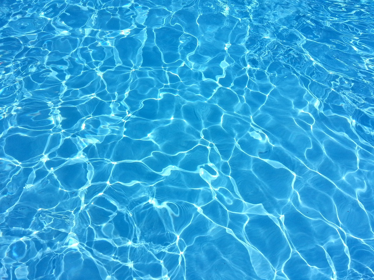 acqua della piscina