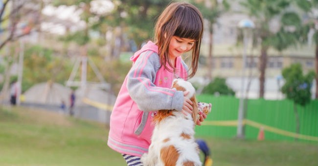 Cane e bambina