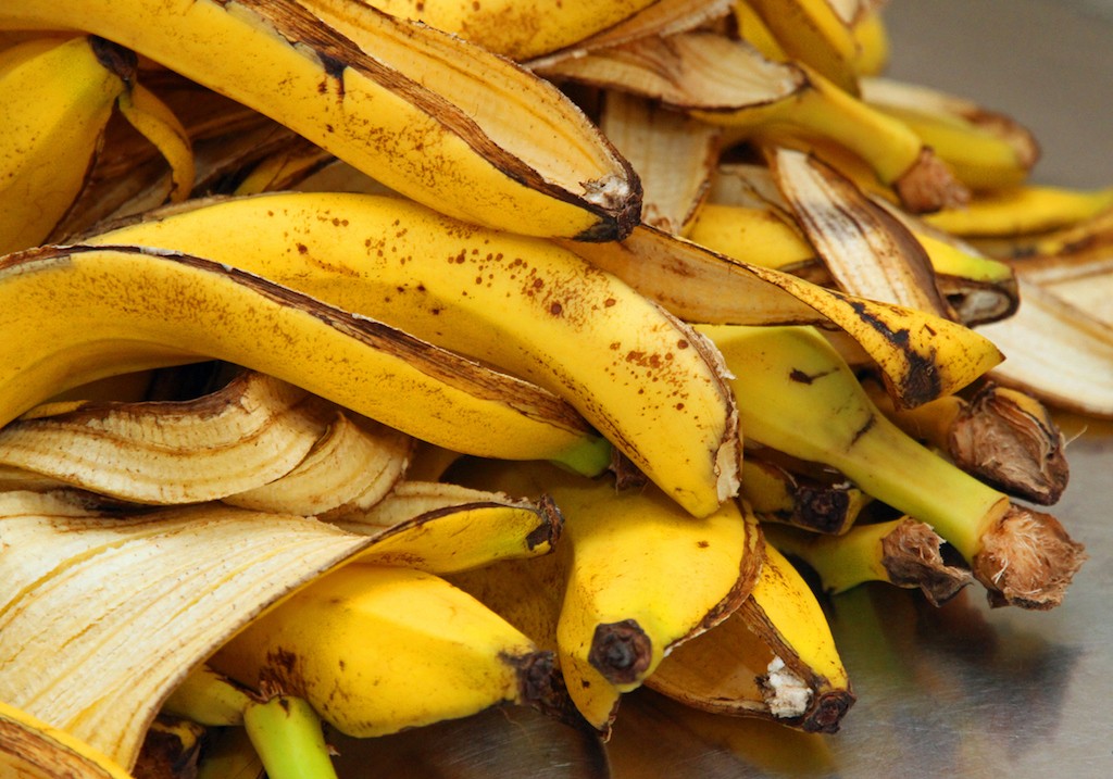 Banane, pesticidi penetrano le bucce nella metà dei casi