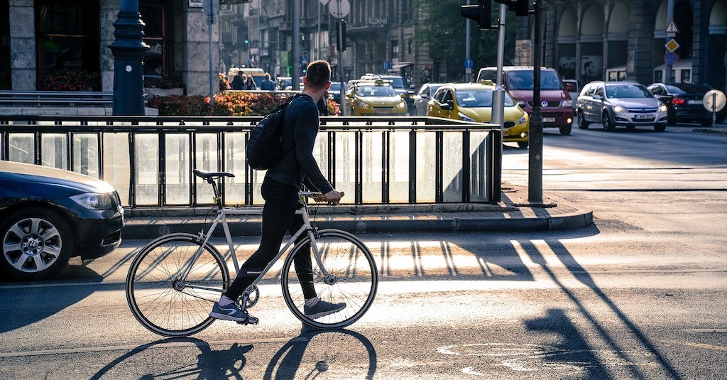 Ciclisti bici biciclette mobilità in città