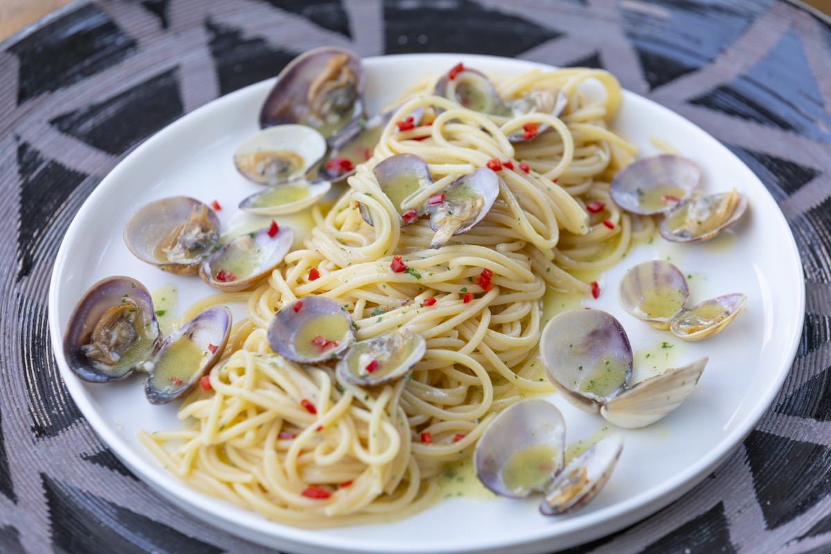 Buttare gusci vongole