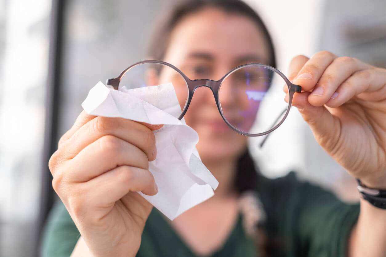 come pulire occhiali da vista soluzioni naturali